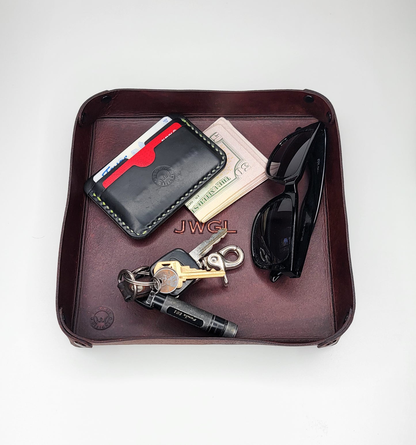 Handmade Leather Valet TrayPersonalized Handmade Full-Grain Leather Valet Tray - Custom Catchall for Keys, Wallet, and Accessories