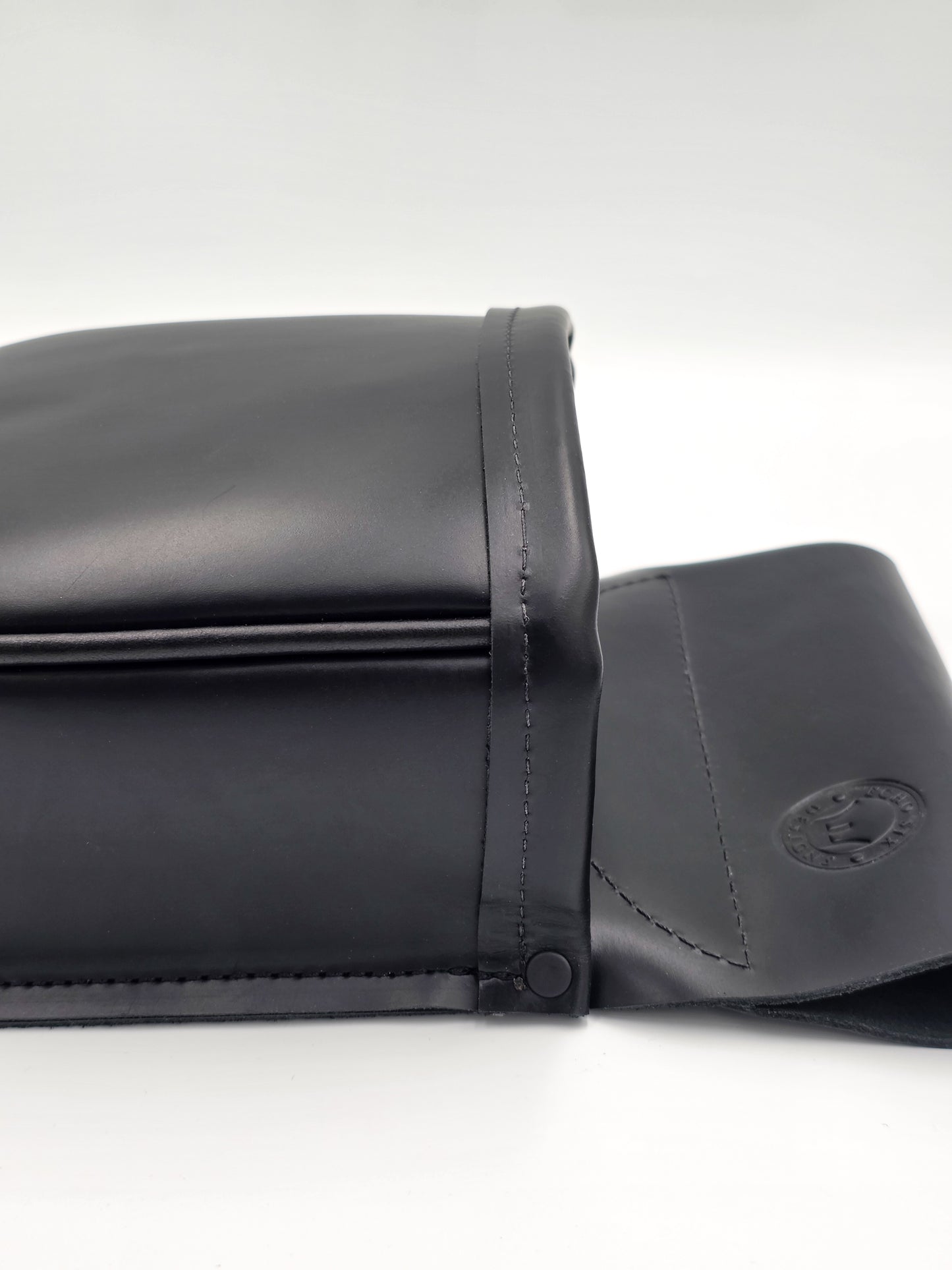 Leather Shotgun Shell Pouch - Single Pocket - Chrome Tanned Black